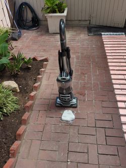 Pre-owned Shark Vacuum Model: UV500WM