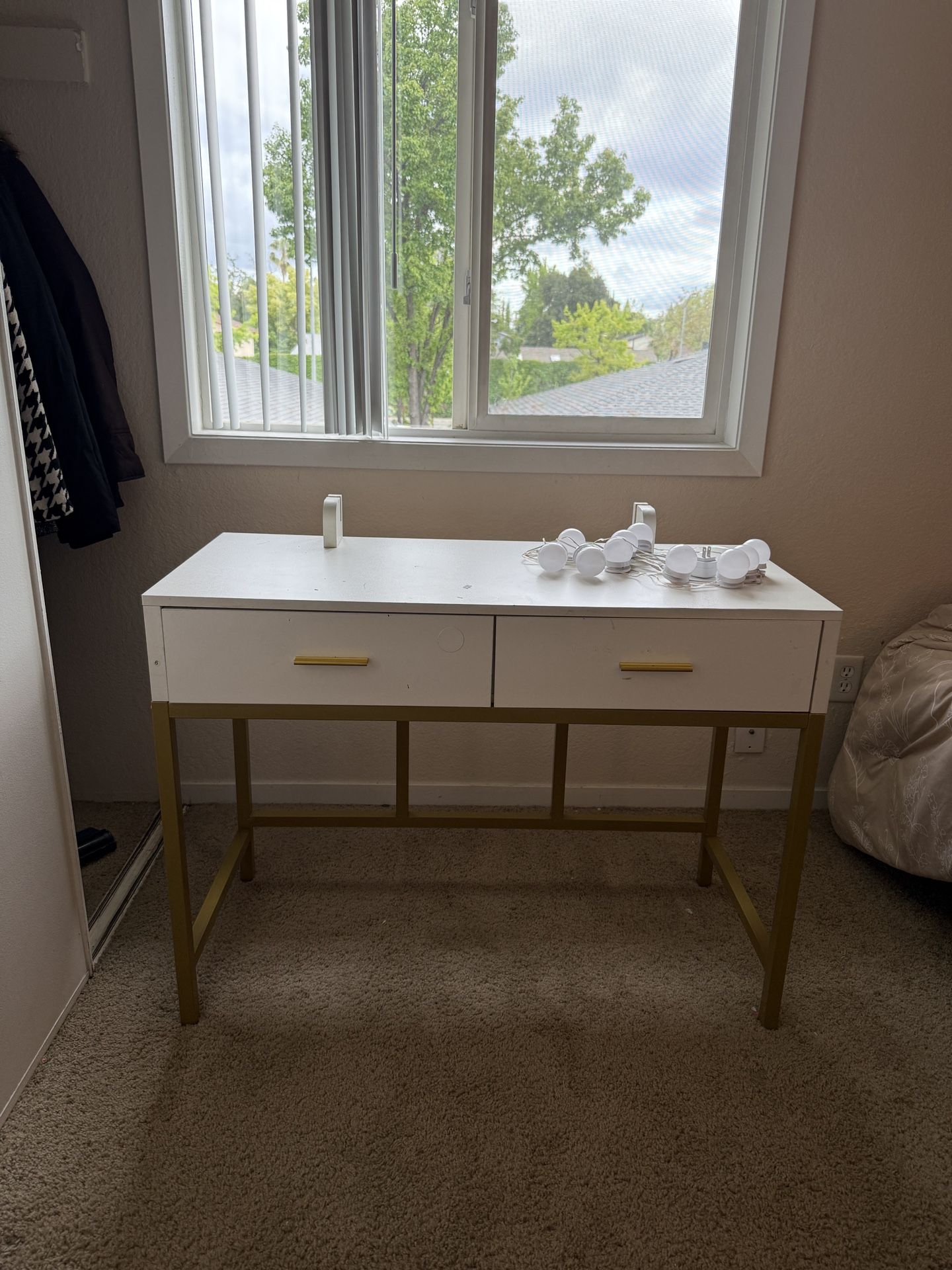 White Desk/Vanity- lights included