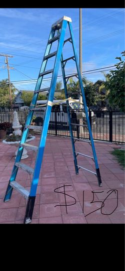 Excellent condition, 10 feet and more sizes available fiberglass ladders 🪜