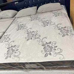 Set queen size mattress and box spring