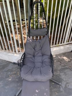 Swinging chair 70$