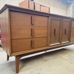 Mid century dresser by Bassett