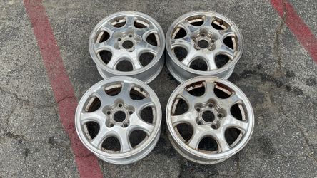 Toyota 15x7 inch aluminum 6 lug truck wheels and caps 4runner, Tacoma, T100 