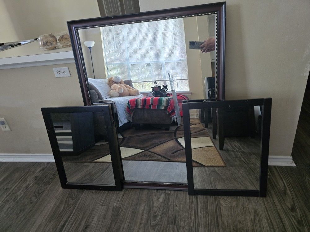 Elegant Wall Mirror Set – 1 Large + 2 Matching Accent Mirrors obo