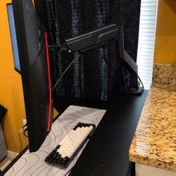 120Hz 34” Gaming Monitor + Adjustable Arm – Clean Setup