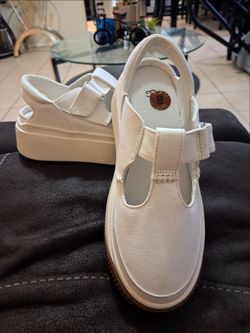 UGG EZ-Duzzit T-Strap Platform Sneakers in White SIZE 8