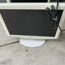 19 Inches TV Each One 25.00 Dollars 