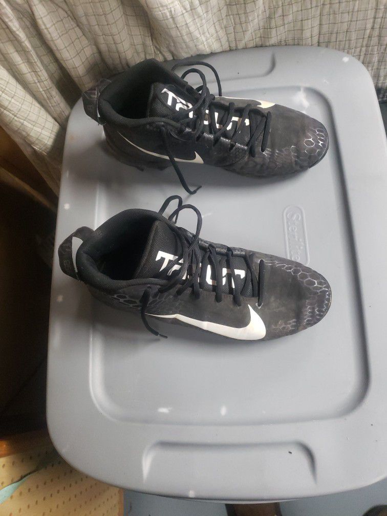 Nike Size 10.5 Trout   Baseball cleets