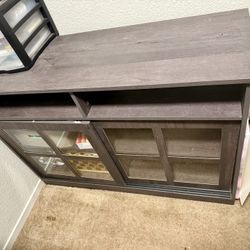 Hutch w/ Sliding Glass doors