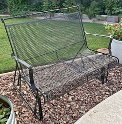 $200 GLIDER BENCH