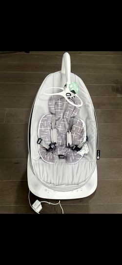4MOMS MamaRoo Multi-Motion Baby Swing-like new $150 or best offer