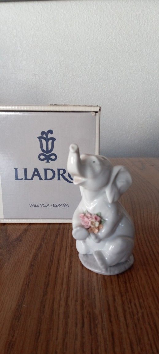 Vintage Retired Lladro Lucky In Love Elephant With Flowers Figurine Number 6462 Perfect Condition Great Valentine's Day Present Gift