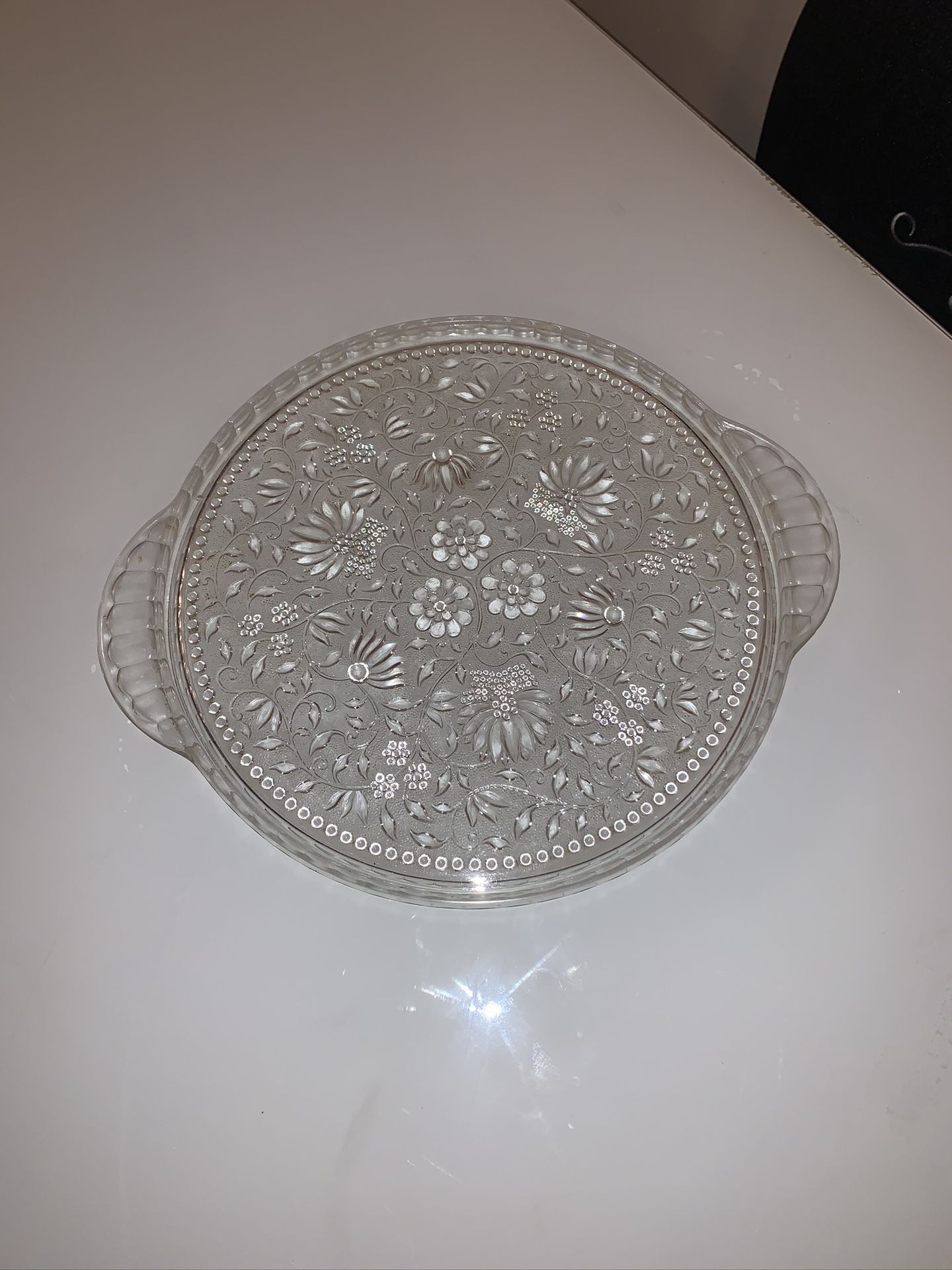 Cake holder. Crystal