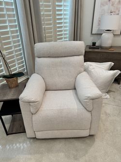 Pottery Barn Kids Paxton Swivel Glider Recliner – Performance Fabric