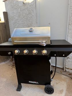 NEW ASSAMBLED FROM THE BOX PROPANE GAS BBQ GRILL