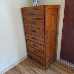 Wood dresser 7 drawer