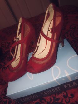 Red heels size 7