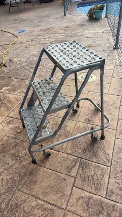 3-step industrial ladder