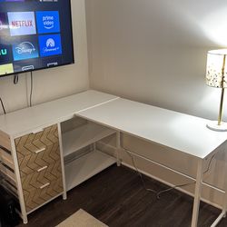 Spacious L-shaped desk (3’7” x 5’)