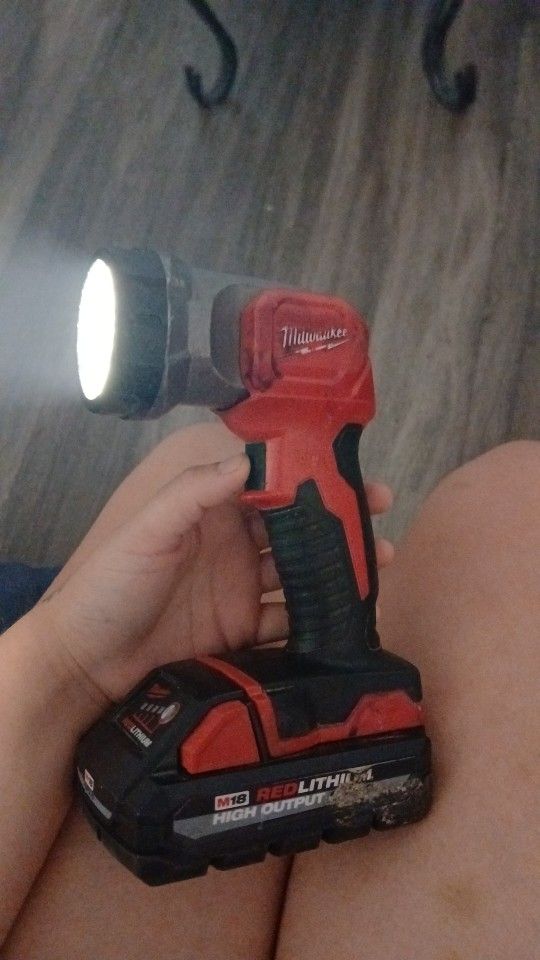 Milwaukee Flashlight 