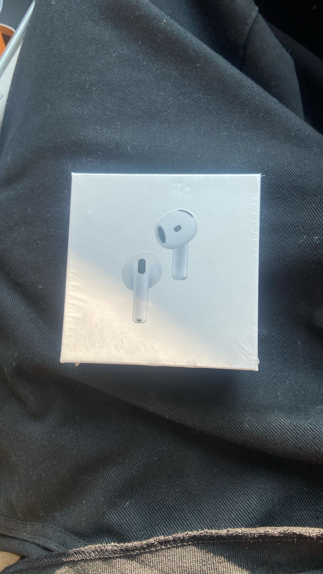 Apple AirPods 4 With Active Noise Cancelation