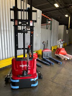Full electric forklift pallet stacker 118” and 135”