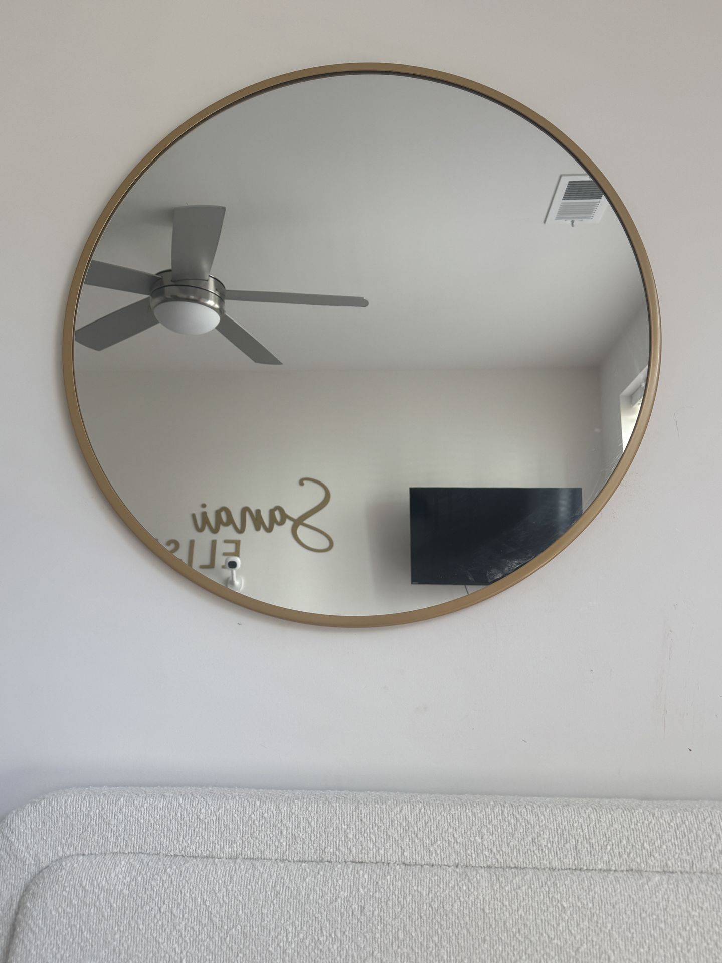 Round gold mirror