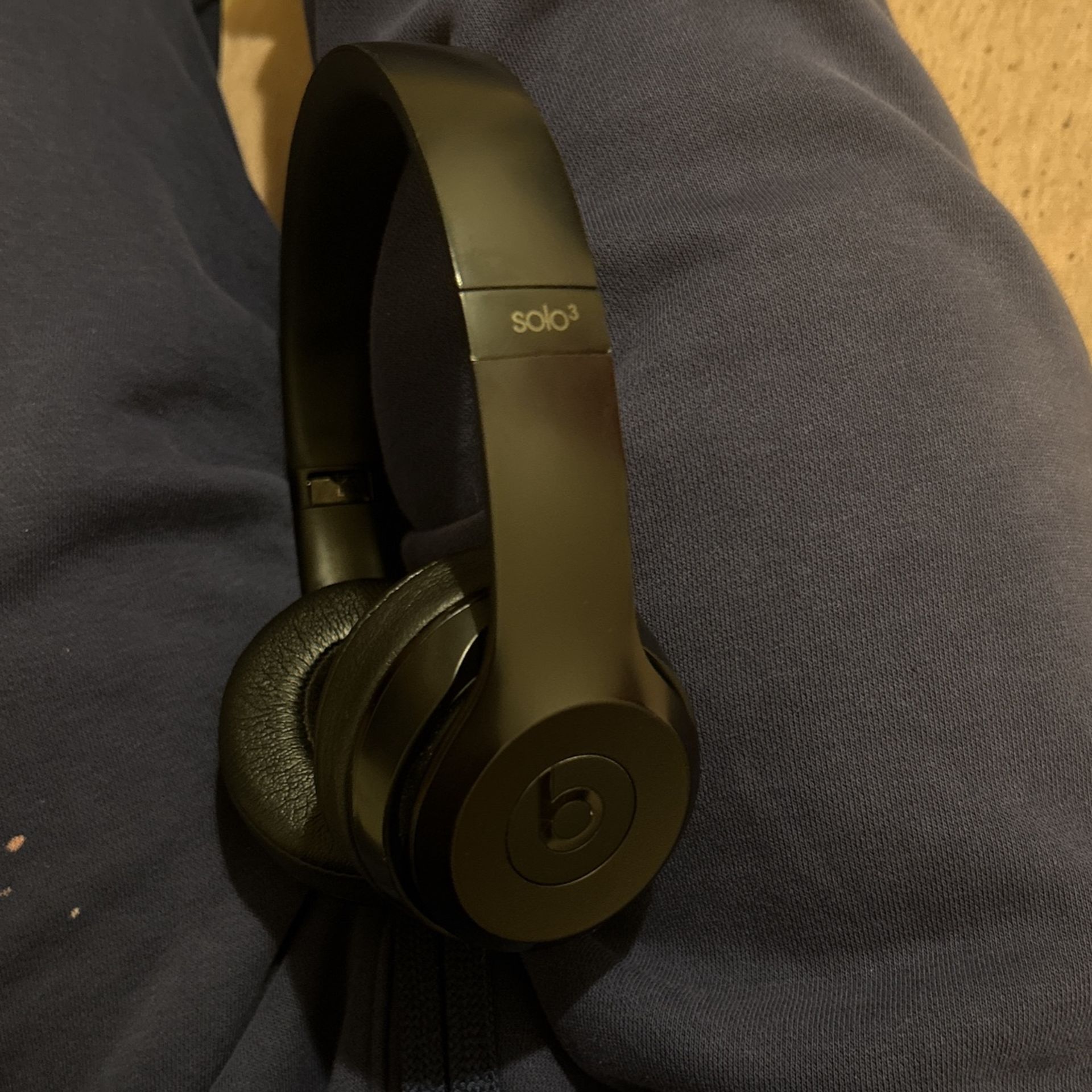 Beats (Solo 3) Wireless (Bluetooth Headphones)