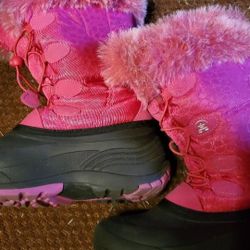 GIRLS SIZE 5 SNOW BOOTS GREAT CONDITION