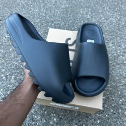 Yeezy Slide Dark Onyx Size 10 100% Authentic With Receipt Brand New