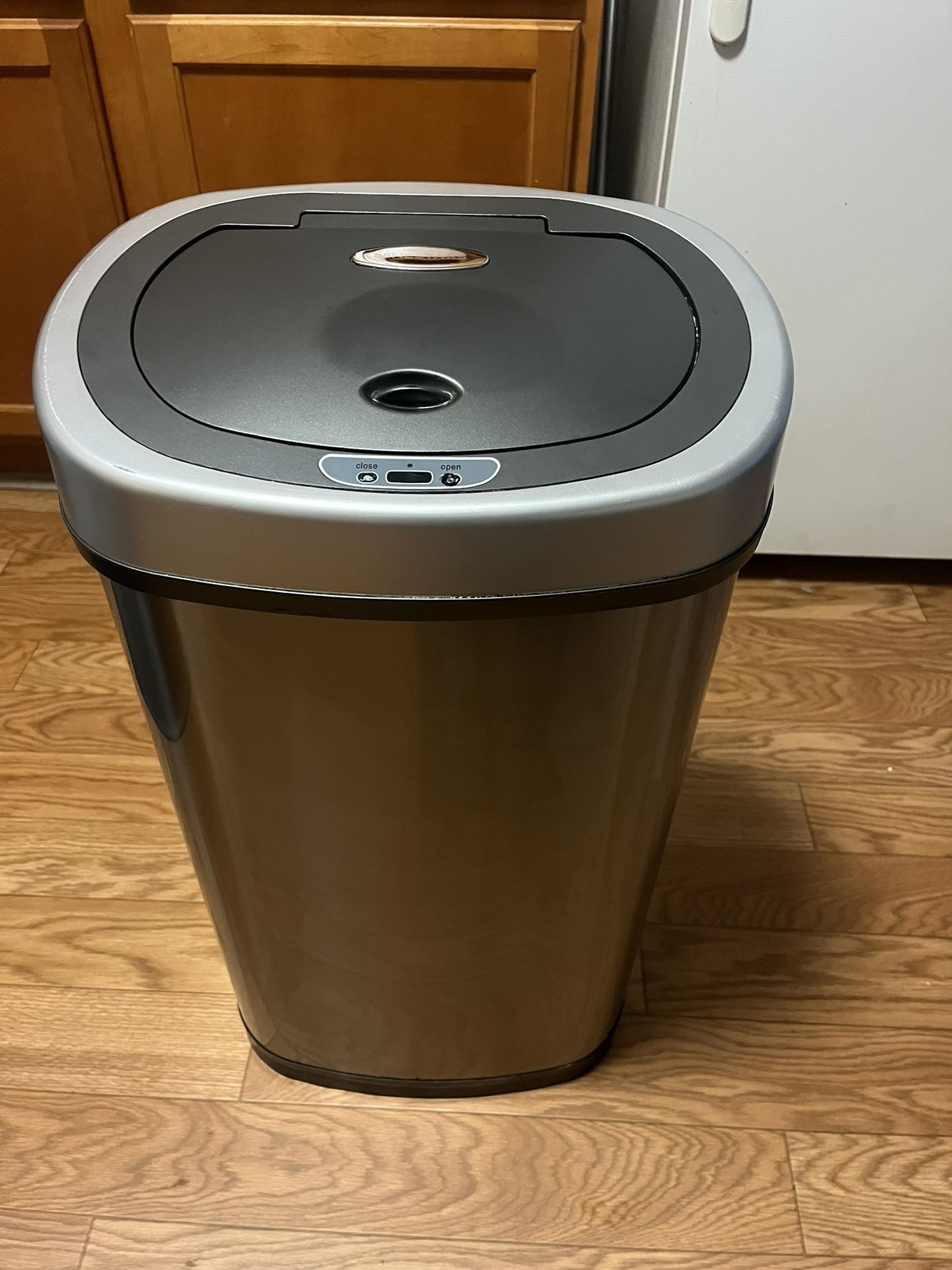 Nine Stars Automatic Trashcan