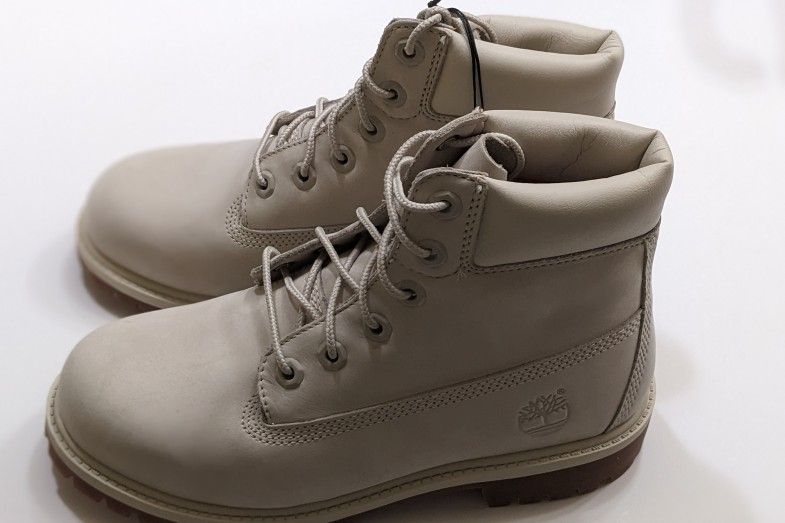 Timberland Angora mono Juniors Boots Sz 4.5
- NWB