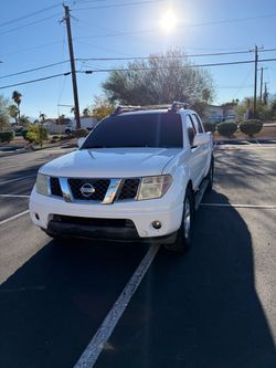 Nissan Frontier Crew Cab Pickup Truck