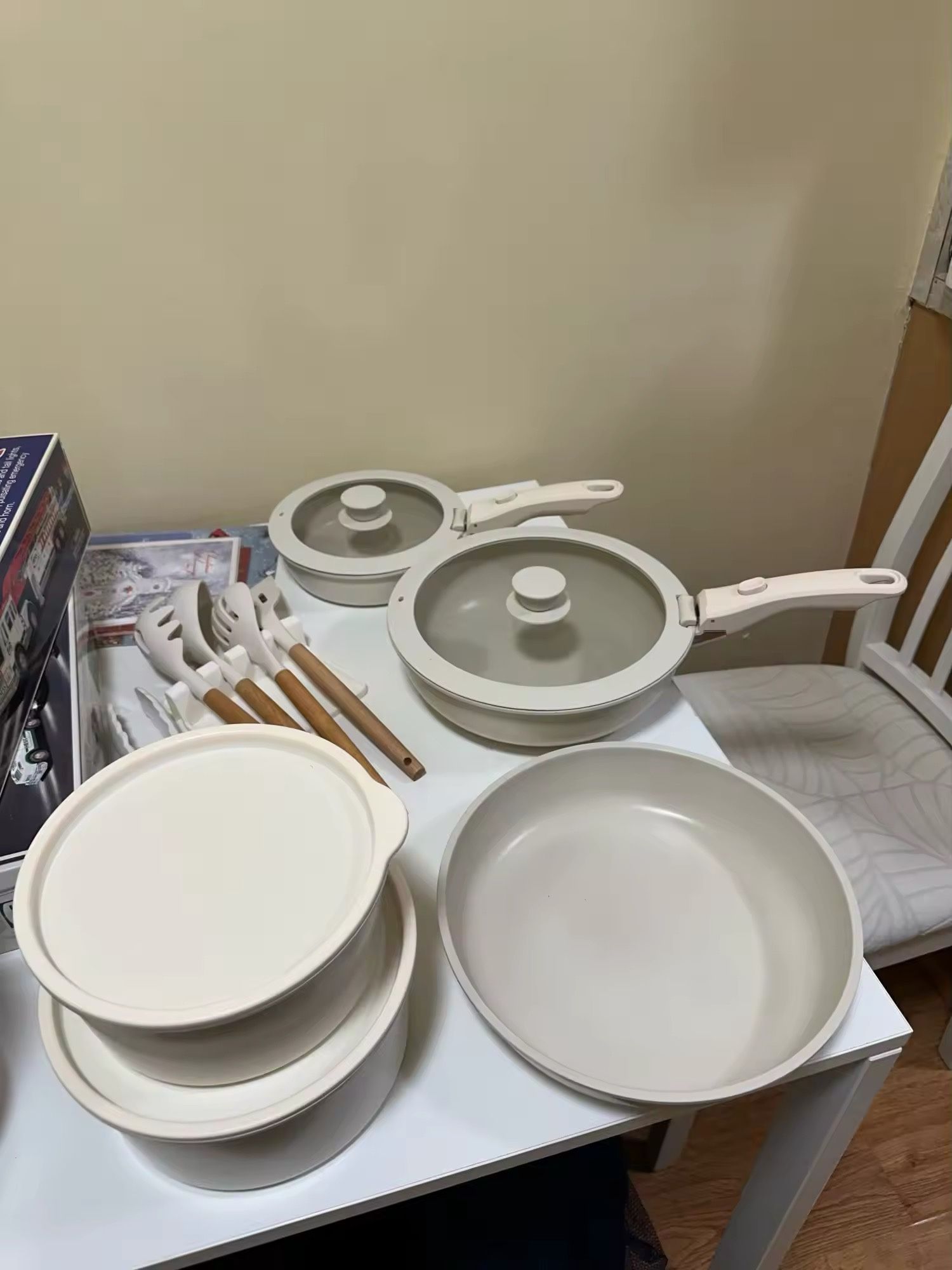 21 Piece Pots and Pans Set Non-Stick Ceramic Cookware Set with Sensor Handles, Milky white