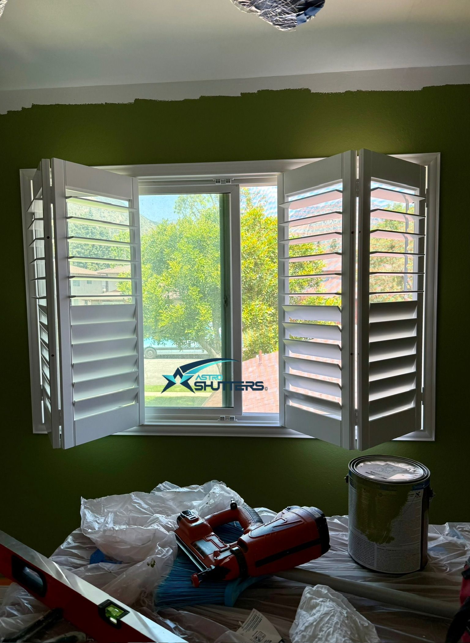 Custom Plantation Shutters for all types of windows, sliding doors, and closets. Persianas de Madera. BEST PRICES. Install Included. 951-573-2560