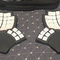 MoErgo Glove80 Split Wireless Ergonomic Keyboard w/Traveling Case