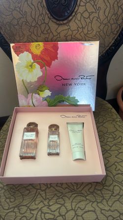 Oscar de la renta New York perfume set