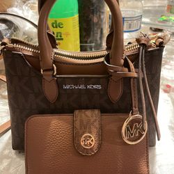 Michael Kors Austen Brown XSmall Satchel with wallet NWT Pick up in the city of Pico Rivera 