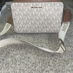 Michael Khors Crossbody Bag