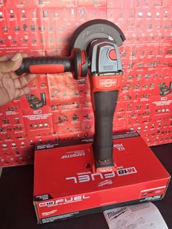 MILWAUKEE M18 FUEL 18V LITHIUM-ION BRUSHLESS CORDLESS 4-1/2-IN / 5-IN. GRINDER WITH VARIABLE SPEED & PADDLE SWITCH ( TOOL ONLY  )