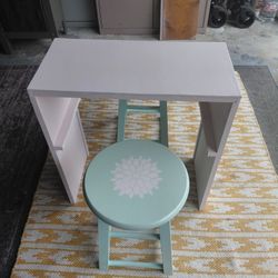 Kids Table And Stools 