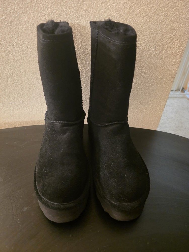 Black Bearpaw boots for woman, size 10