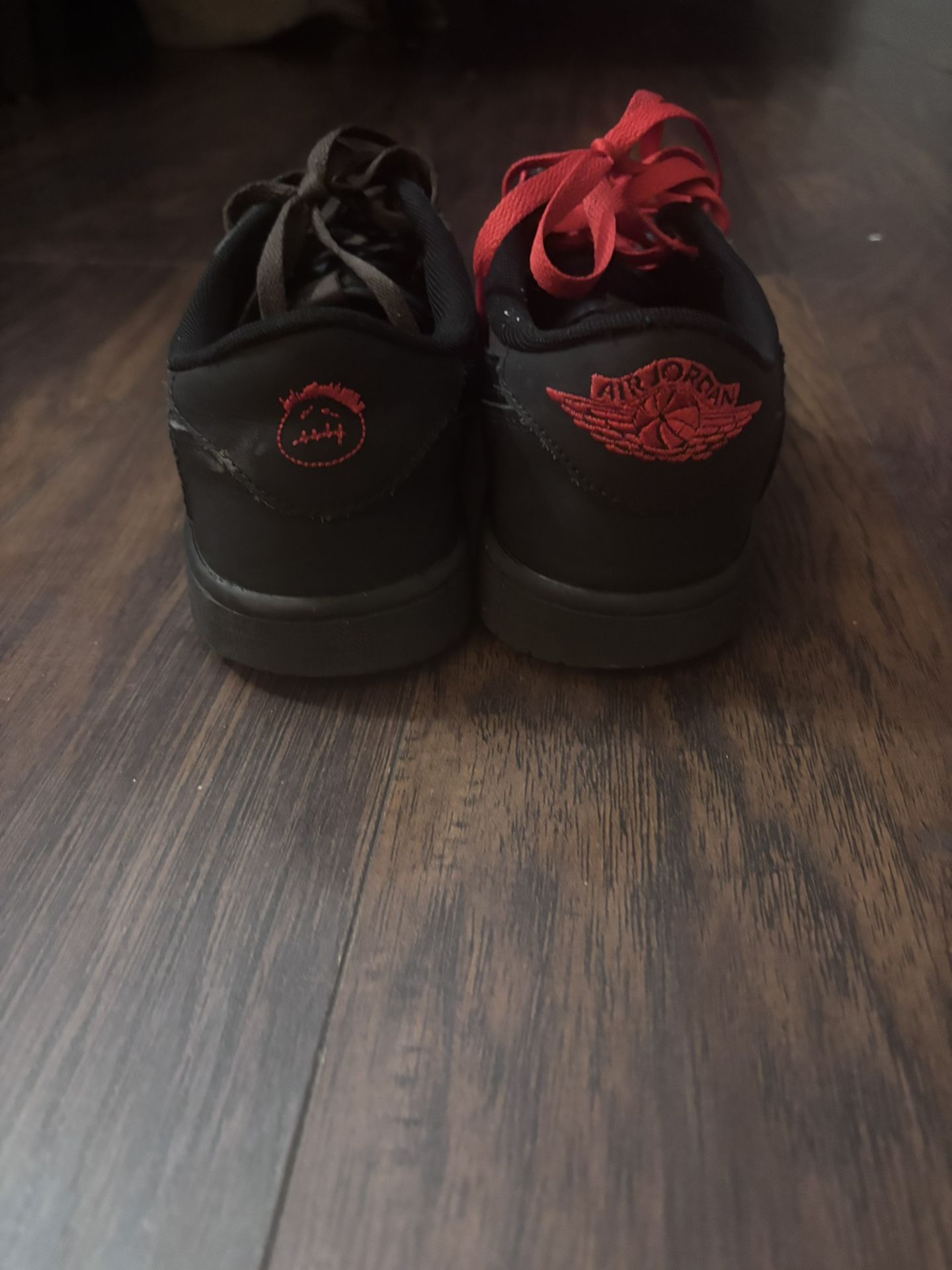 Travis Scott’s Jordan 1 low Black and Red size 10 men’s