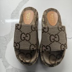 Gucci WOMEN'S PLATFORM SLIDE SANDAL Size 36