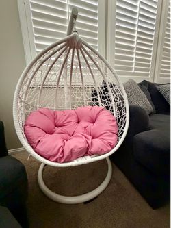 Kids swinging chair