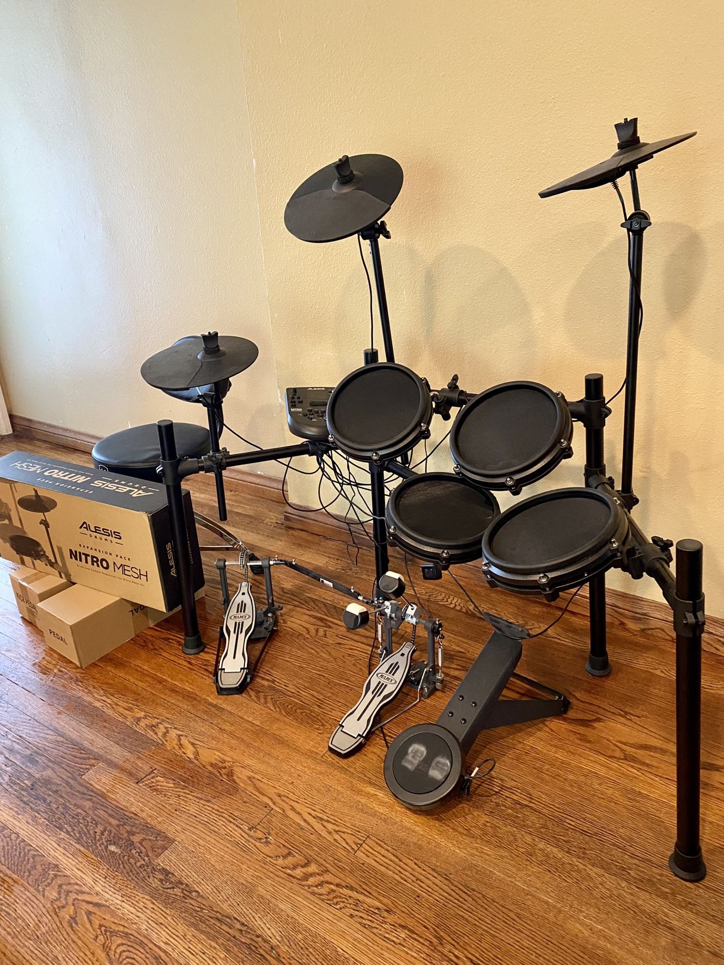 Electric drums. With double bass pedal for Sale in Los Angeles, CA