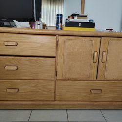 Dresser With Mirror