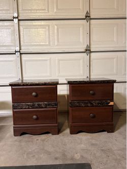 2 side drawers