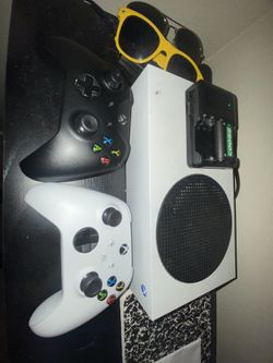 Xbox series S With Turtle Beach headphones And Controllers