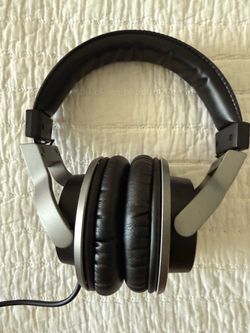 Yamaha HPHMT7  Headphones